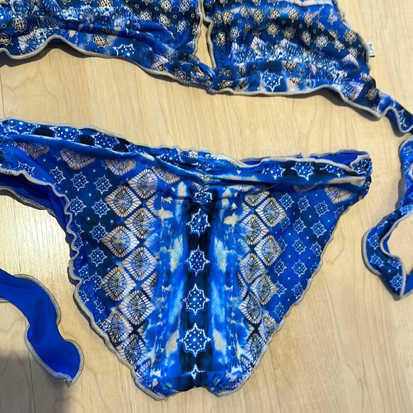 Becca Swim Bikini Size Large Top and Medium Bottom - Picture 2 of 3
